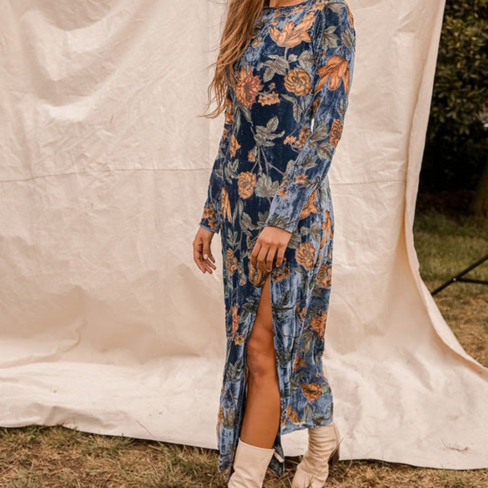 STOLEN HEARTS BLUE FLORAL VELVET LONG SLEEVE MIDI